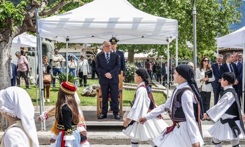 Ο-Κωνσταντίνος-Τασούλας-στην-Άμφισσα-για-τα-205-χρόνια-από-την-απελευθέρωση-του-Κάστρου-των-Σαλώνων