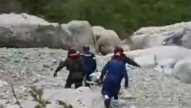 Φαράγγι-Βίκου:-Καρέ-–-καρέ-η-διάσωση-της-Ελβετίδας-τουρίστριας-που-μεταφέρθηκε-με-ελικόπτερο-στο-νοσοκομείο-Ιωαννίνων