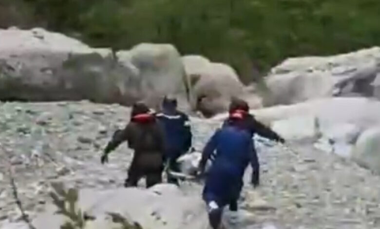 Φαράγγι-Βίκου:-Καρέ-–-καρέ-η-διάσωση-της-Ελβετίδας-τουρίστριας-που-μεταφέρθηκε-με-ελικόπτερο-στο-νοσοκομείο-Ιωαννίνων