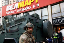 Μακελειό-σε-σούπερ-μάρκετ-στο-Κίεβο:-Σάλος-από-βίντεο-με-αστυνομικούς-να-τρέπονται-πανικόβλητοι-σε-φυγή