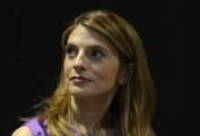 Αποχωρεί-από-το-ΠΑΣΟΚ-με-αιχμές-η-Άννα-Παπαδοπούλου:-«Κόμμα-studio»-με-παρουσία-κυρίως-στα-ΜΜΕ,-χωρίς-οργανική-σχέση-με-την-κοινωνία