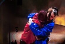 Μπίλι-Άιλις:-Η-viral-συγκινητική-στιγμή-με-τον-Τζάστιν-Μπίμπερ-στο-coachella-–-Με-δυσκολία-στεκόταν-στα-πόδια-της