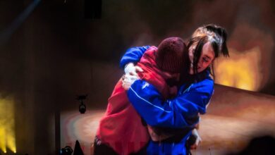 Μπίλι-Άιλις:-Η-viral-συγκινητική-στιγμή-με-τον-Τζάστιν-Μπίμπερ-στο-coachella-–-Με-δυσκολία-στεκόταν-στα-πόδια-της