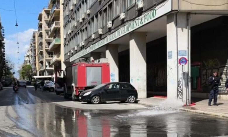 Αχαρνών:-Συνεχίζεται-η-άντληση-υδάτων-–-Σταδιακά-επανέρχεται-το-ρεύμα