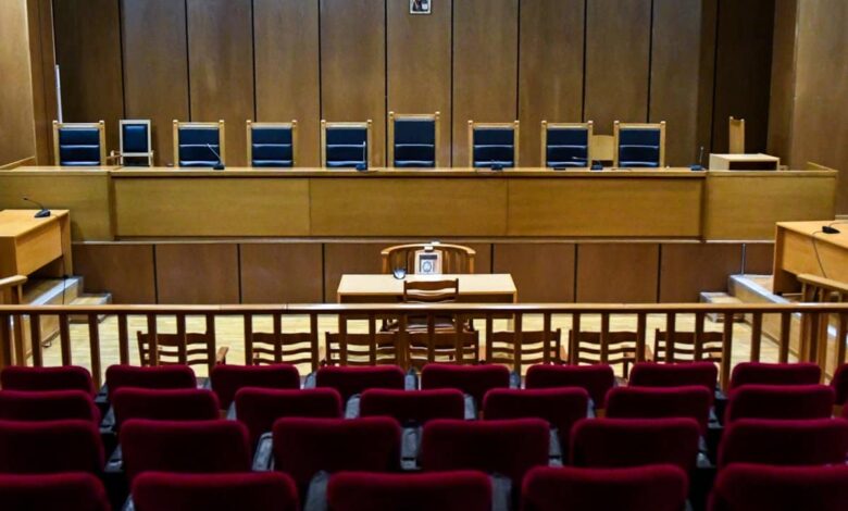 Τρίκαλα:-Μαθητές-στο-εδώλιο-και-στην-έδρα