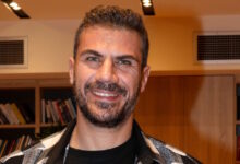 Ο-Άκης-Πετρετζίκης-με-τον-Τζέιμι-Όλιβερ:-Η-φωτογραφία,-τα-χαμόγελα-και-το-μήνυμα-«μείνετε-συντονισμένοι»