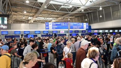 Χωρίς-βιομετρικούς-ελέγχους-οι-Βρετανοί-το-καλοκαίρι-στην-Ελλάδα-–-Αντιδράσεις-από-την-ΕΕ