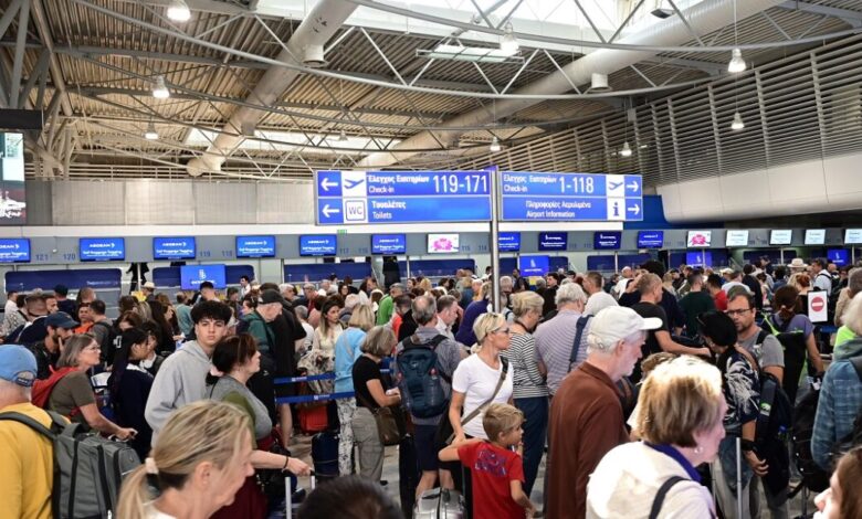 Χωρίς-βιομετρικούς-ελέγχους-οι-Βρετανοί-το-καλοκαίρι-στην-Ελλάδα-–-Αντιδράσεις-από-την-ΕΕ