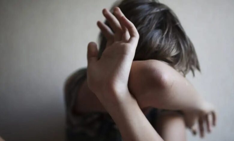 Πάτρα:-Ελεύθερος-υπό-όρους-ο-πατέρας-που-εξανάγκαζε-τον-12χρονο-γιο-του-να-δουλεύει