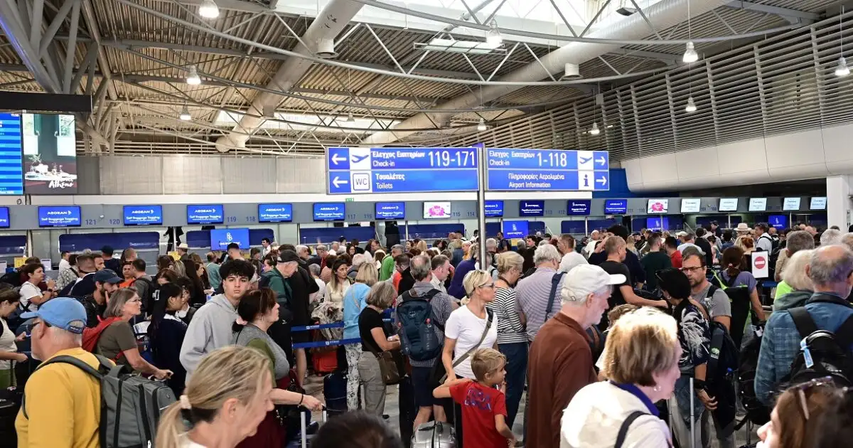 Χωρίς-βιομετρικούς-ελέγχους-οι-Βρετανοί-το-καλοκαίρι-στην-Ελλάδα-–-Αντιδράσεις-από-την-ΕΕ