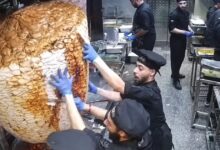 Αίγυπτος:-Γιγάντιος-γύρος-παραλίγο-να-πλακώσει-τους-ψήστες-–-Δείτε-βίντεο