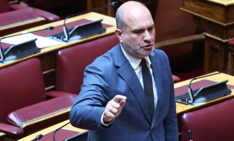 Δημήτρης-Μαρκόπουλος:-Δεν-θα-περιφέρω-τα-πτυχία-μου-για-να-ικανοποιηθεί-ο-βούρκος