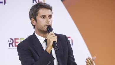 Ο-πρώην-πρωθυπουργός-της-Γαλλίας,-Γκαμπριέλ-Ατάλ,-παραδέχτηκε-ότι-ο-πρώην-υπουργός-Στεφάν-Σεζουρνέ-είναι-«ο-έρωτας-της-ζωής»-του