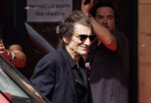 Ρόνι-Γουντ:-Ο-εμβληματικός-κιθαρίστας-των-rolling-stones-ετοιμάζεται-για-σόλο-συναυλία-στο-Λονδίνο-το-καλοκαίρι