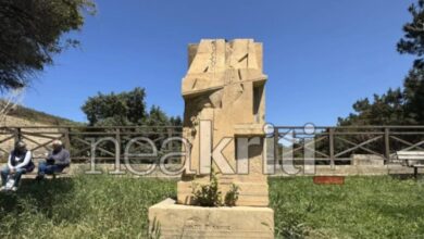 Ηράκλειο:-Άγνωστοι-αποκεφάλισαν-την-προτομή-του-Νίκου-Ξυλούρη