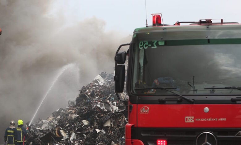 Θεσσαλονίκη:-«Δημιουργούνται-τοξικές-ενώσεις,-προσοχή-στο-πλύσιμο-των-αυλών»,-προειδοποιούν-οι-επιστήμονες-μετά-τη-φωτιά-στον-χώρο-ανακύκλωσης