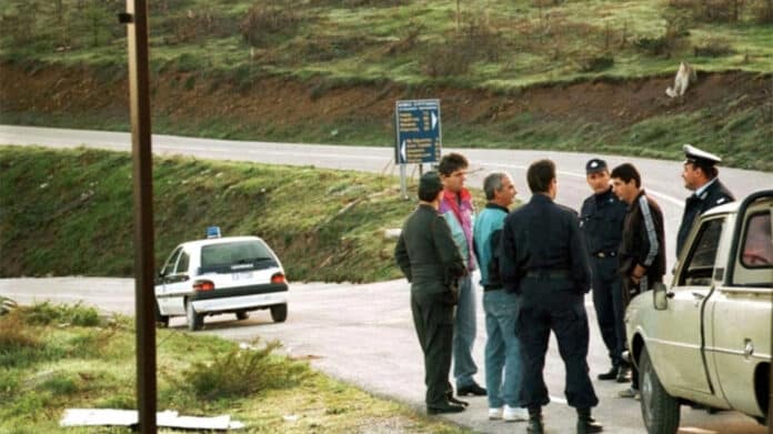 Η-ληστεία-στην-Εθνική-Τράπεζα-της-Καλαμπάκας-το-1992-–-Που-κατέληξαν-τα-125000.000-δρχ