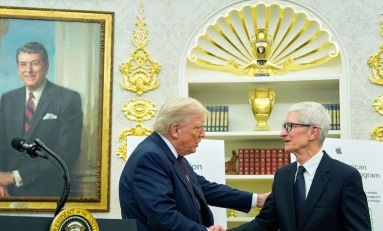 Ντόναλντ-Τραμπ-για-Τιμ-Κουκ:-«Κάποτε-μου-φίλησε-τον-κ…-για-να-λύσω-ένα-πρόβλημά-του»