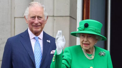 Ελισάβετ:-Ο-Κάρολος-και-η-Καμίλα-στο-Βρετανικό-Μουσείο-για-τα-100-χρόνια-από-τη-γέννηση-της-βασίλισσας