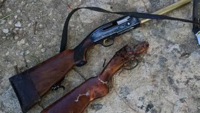 Ασπρόπυργος:-10-συλλήψεις,-όπλα-σε-βόθρο-και-ρευματοκλοπές-–-Βίντεο-και-φωτογραφίες