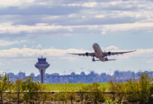 Αεροπορικά-εισιτήρια:-Ανατιμήσεις-λόγω-του-ράλι-των-καυσίμων-–-Ποια-είναι-η-επιβάρυνση-για-διηπειρωτικά-και-εντός-Ευρώπης-ταξίδια