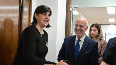 Λάουρα-Κοβέσι:-Στην-Ελλάδα-σήμερα-για-την-συνάντηση-με-τον-Γιώργο-Φλωρίδη-–-Ο-ΟΠΕΚΕΠΕ-και-η-παρουσία-της-στο-Φόρουμ-των-Δελφών