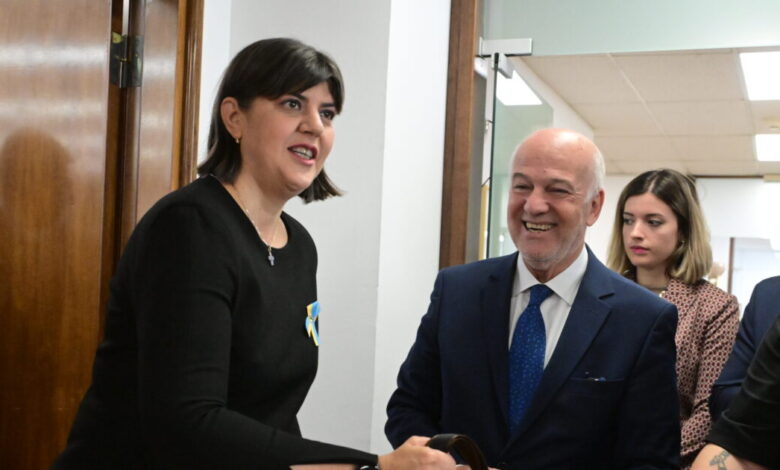 Λάουρα-Κοβέσι:-Στην-Ελλάδα-σήμερα-για-την-συνάντηση-με-τον-Γιώργο-Φλωρίδη-–-Ο-ΟΠΕΚΕΠΕ-και-η-παρουσία-της-στο-Φόρουμ-των-Δελφών