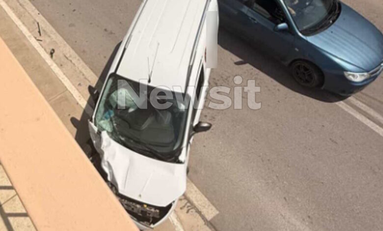 Τροχαίο-στο-Μαρκόπουλο:-Βανάκι-παραβίασε-το-στοπ-και-συγκρούστηκε-με-φορτηγό-–-Παραλίγο-να-εισβάλει-σε-κομμωτήριο