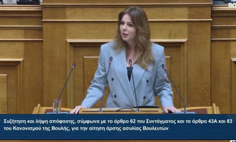 Παπακώστα-από-τη-Βουλή:-«Ζητώ-την-άρση-της-ασυλίας-μου-–-Δεν-έχω-τίποτα-να-κρύψω»