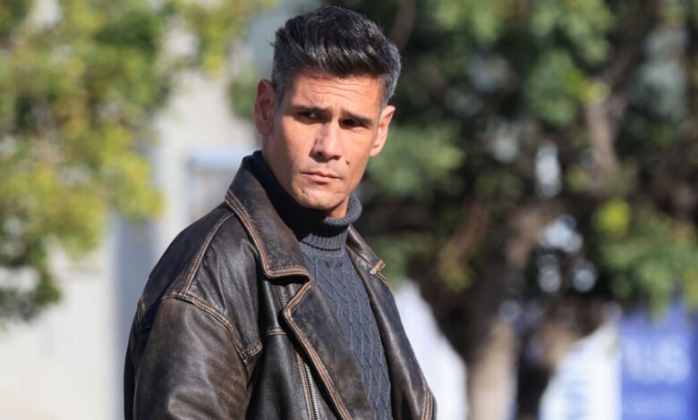 Ο-Δημήτρης-Ουγγαρέζος-απαντά-στον-Γρηγόρη-Αρναούτογλου-με-μηνύματα-θαυμαστών-του-και-μια-κόκκινη-καρδιά