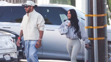 Η-Κιμ-Καρντάσιαν-και-ο-Λουίς-Χάμιλτον-απόλαυσαν-βουτιές-και-τον-έρωτά-τους-σε-παραλία-του-Μαλιμπού