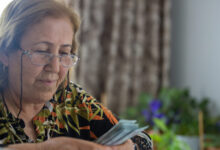 Συνταξιούχοι:-Από-250-σε-300-ευρώ-η-ενίσχυση,-διευρύνονται-οι-δικαιούχοι