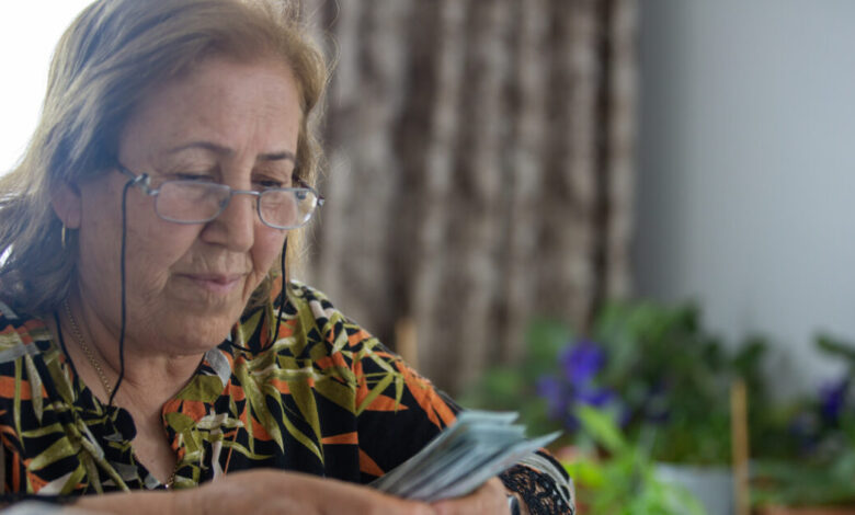 Συνταξιούχοι:-Από-250-σε-300-ευρώ-η-ενίσχυση,-διευρύνονται-οι-δικαιούχοι