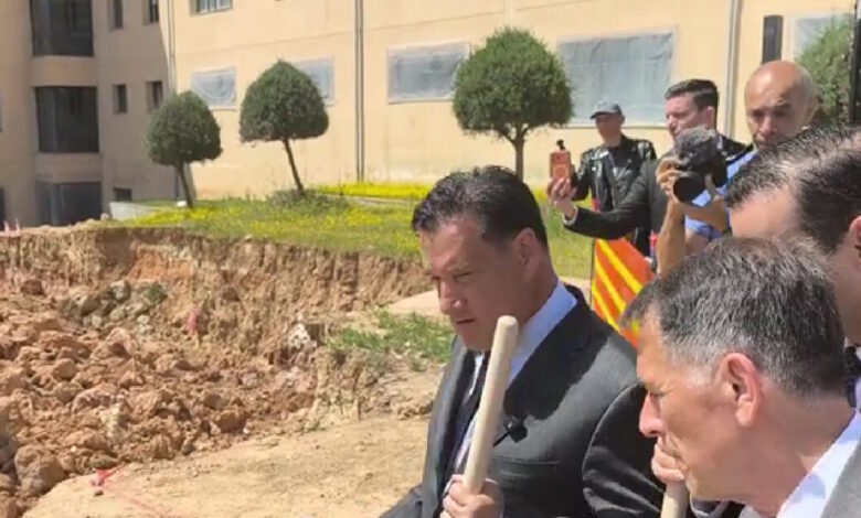 Άδωνις-Γεωργιάδης:-«Σε-ενάμιση-χρόνο-δεν-θα-υπάρχουν-ράντζα-στο-Αττικόν»-–-Έγινε-ο-αγιασμός-των-θεμελίων-του-νέου-κτιριακού-συγκροτήματος