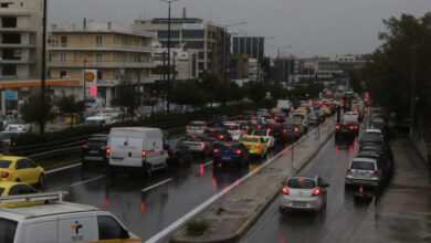 Κίνηση-στους-δρόμους:-Ουρά-19-χλμ-στην-κάθοδο-του-Κηφισού-–-Χάος-σε-Ποσειδώνος-και-Αττική-Οδό