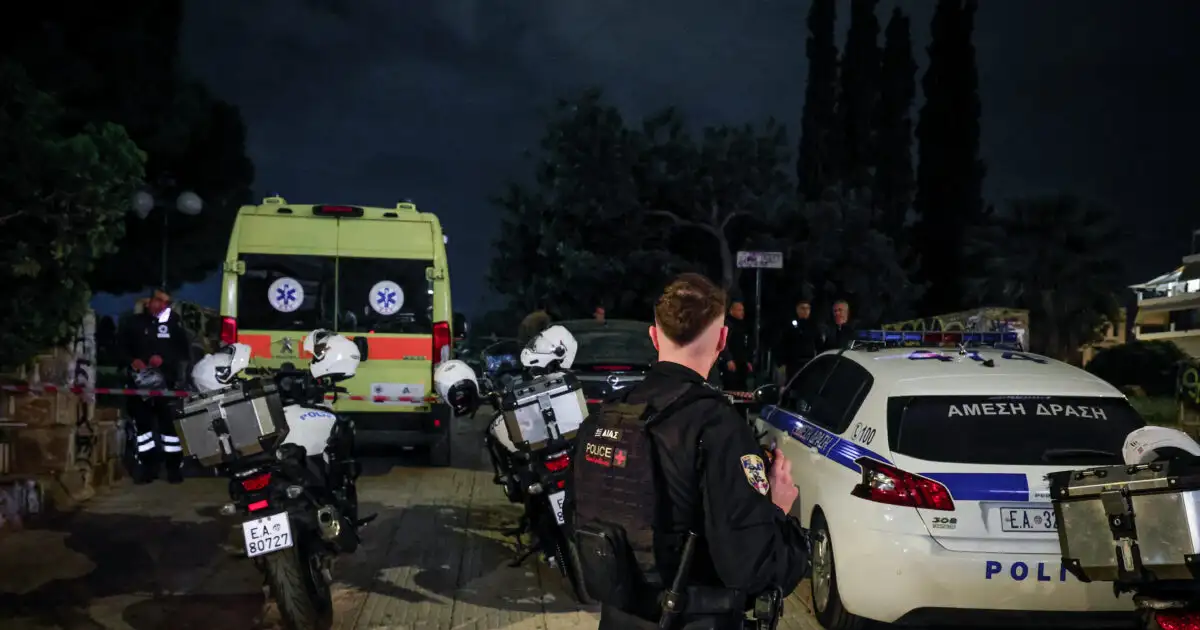 Άγιος-Δημήτριος:-Αναζητούν-τα-κίνητρα-για-τη-δολοφονία-του-25χρονου-γιου-ανώτατου-ταξίαρχου-της-ΕΛΑΣ