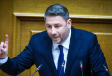 ΠΑΣΟΚ:-Ημίμετρα-και-προεκλογικά-μέτρα-οι-εξαγγελίες-της-κυβέρνησης-–-«Με-την-πλάτη-στον-τοίχο-η-ΝΔ»