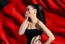 Αν-Χάθαγουεϊ:-Θαυμαστής-της-έδωσε-το-Κοράνι-μετά-το-«Ινσαλάχ»-σε-συνέντευξή-της