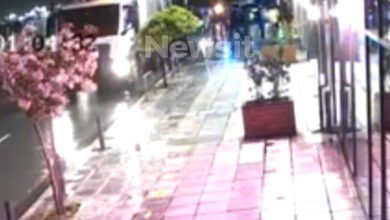 Θεσσαλονίκη:-Η-στιγμή-που-οι-υπάλληλοι-της-καθαριότητας-σώζουν-τον-άστεγο-πριν-πέσει-στην-πρέσα-του-απορριμματοφόρου