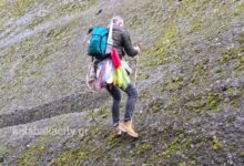 Καστράκι:-aναβίωσε-το-έθιμο-με-το-κρέμασμα-των-μαντηλιών-στον-Άη-Γιώργη-τον-Μαντηλά