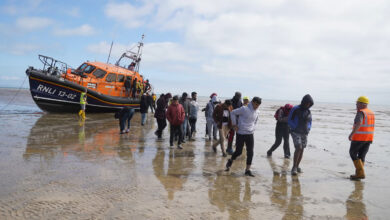 Βρετανία-Γαλλία:-Συμφωνία-900-εκατ.-δολαρίων-για-τις-μεταναστευτικές-ροές-στη-Μάγχη