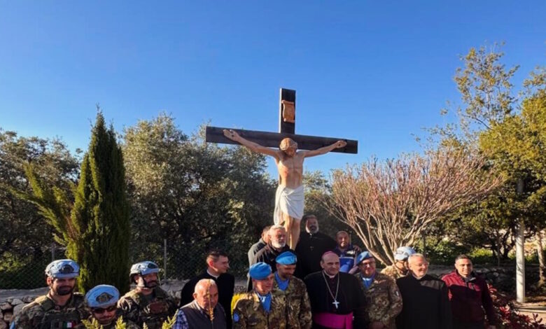 Λίβανος:-Νέο-άγαλμα-του-Ιησού-έκαναν-δωρεά-Ιταλοί-στρατιώτες-–-Το-μήνυμα-Μελόνι-με-αιχμές-για-το-Ισραήλ