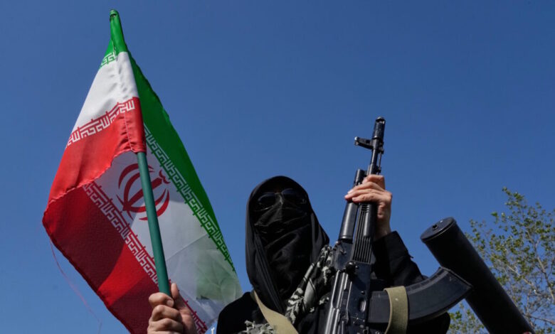 nyt:-Ποιός-κυβερνά-το-Ιράν;-Οι-Φρουροί-της-Επανάστασης-«κάνουν-στην-άκρη»-τον-Μοτζταμπά-Χαμενεΐ