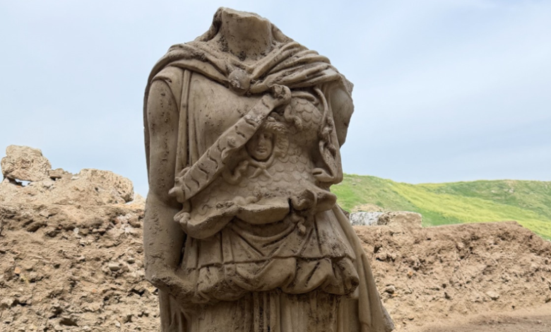 Άγαλμα-της-θεάς-Αθηνάς,-ύψους-2-μέτρων,-βρήκαν-στην-αρχαία-Λαοδικεία