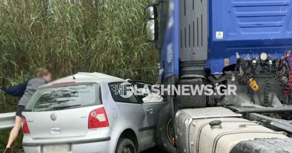 Σοβαρό-τροχαίο-στην-Κρήτη:-Αυτοκίνητο-συγκρούστηκε-με-φορτηγό-στον-ΒΟΑΚ-–-Δείτε-εικόνες