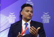 Καραλής:-Η-συγκλονιστική-ιστορία-με-την-μητέρα-του-πίσω-από-το-πρώτο-του-χάλκινο-μετάλλιο-και-η-φιλία-του-με-τον-Ντουπλάντις