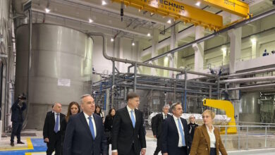 Παπαθανάσης:-Επίσκεψη-με-Ντομπρόβσκις-στα-Οινόφυτα-–-Επένδυση-άνω-των-100-εκατ.-για-«πράσινο»-χαρτί