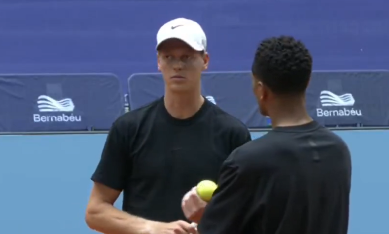 Ναδάλ-και-Κουρτουά-έπαιξαν-τένις-κόντρα-στους-Σίνερ-και-Μπέλιγχαμ-στο-Μπερναμπέου-με-διαιτητή-τον-Πέρεθ