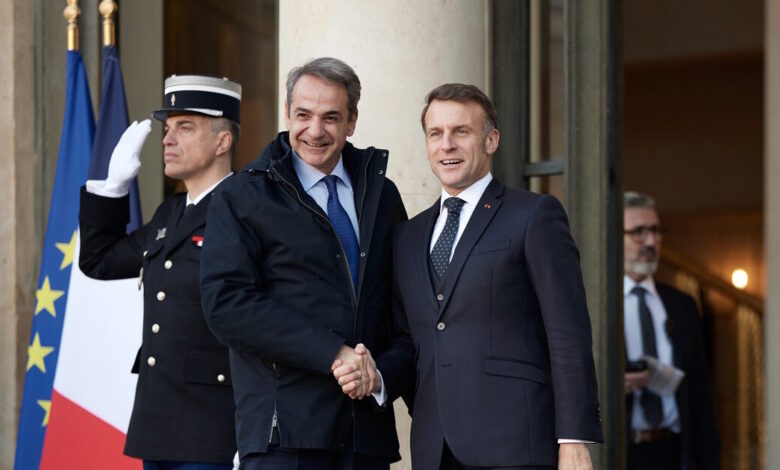 Στην-Αθήνα-ο-Μακρόν-με-«βαριά»-ατζέντα-για-άμυνα,-οικονομία-και-γεωπολιτική-–-Το-μήνυμα-προς-την-Τουρκία