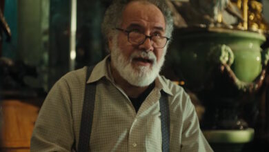 o-apon-κυκλοφόρησε-το-music-video-του-τραγουδιού-«Ρεμπέτικο»-με-πρωταγωνιστή-τον-Θοδωρή-Κατσαφάδο